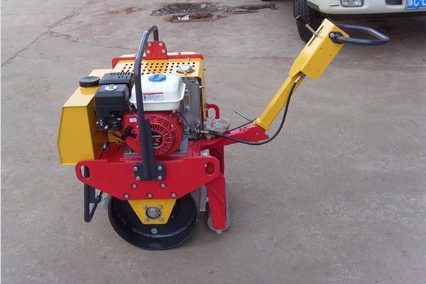 小型壓路機(jī)