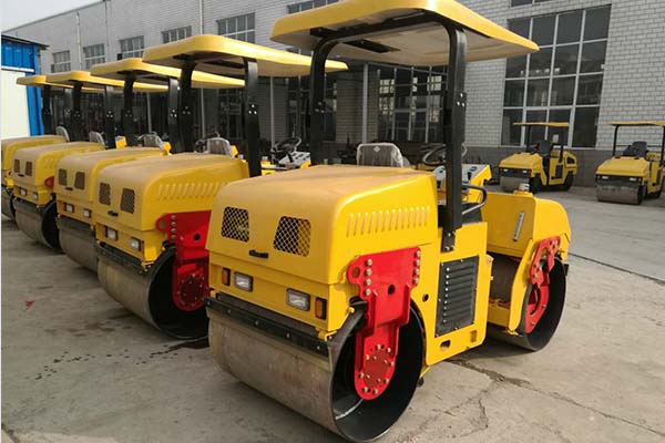 雙鋼輪壓路機(jī) 雙鋼輪壓路機(jī)